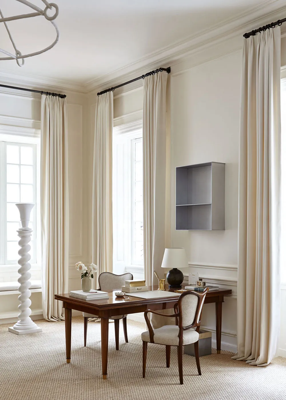 ニューヨークのエレガントでモダンなアパートのインテリアにある木製キッチン - Gallery image 5