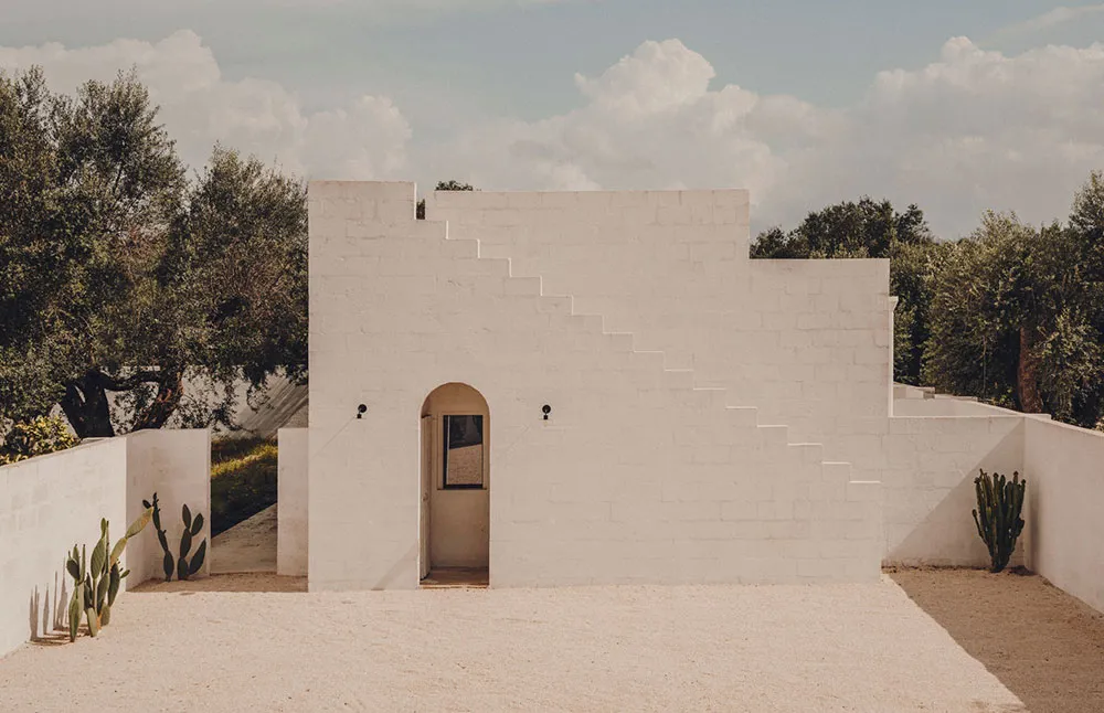 Прості лінії та аскетичний затишок у дизайні курортного будинку в Італії - Gallery image 2