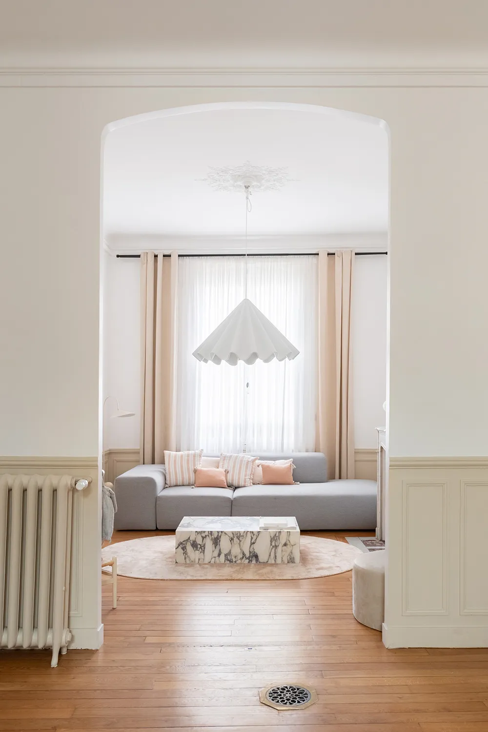 Светлое обновление старинного семейного дома в пригороде Парижа - Gallery image 9