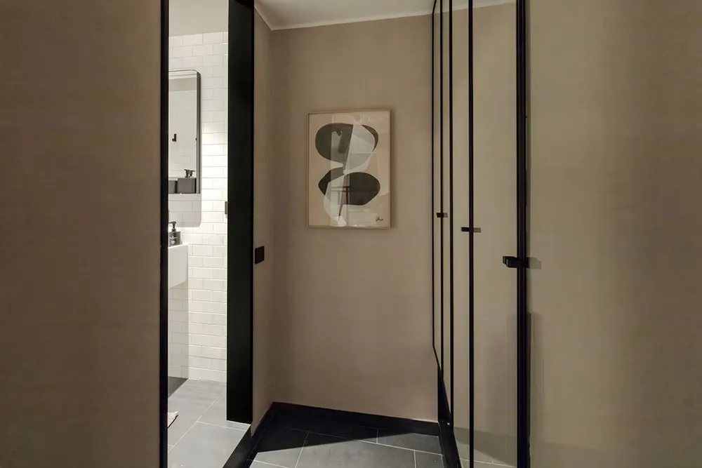 ईंट की मेहराब एवं स्तंभ: मिलान में 12वीं शताब्दी की इमारत में स्थित एक अद्भुत अपार्टमेंट - Gallery image 19