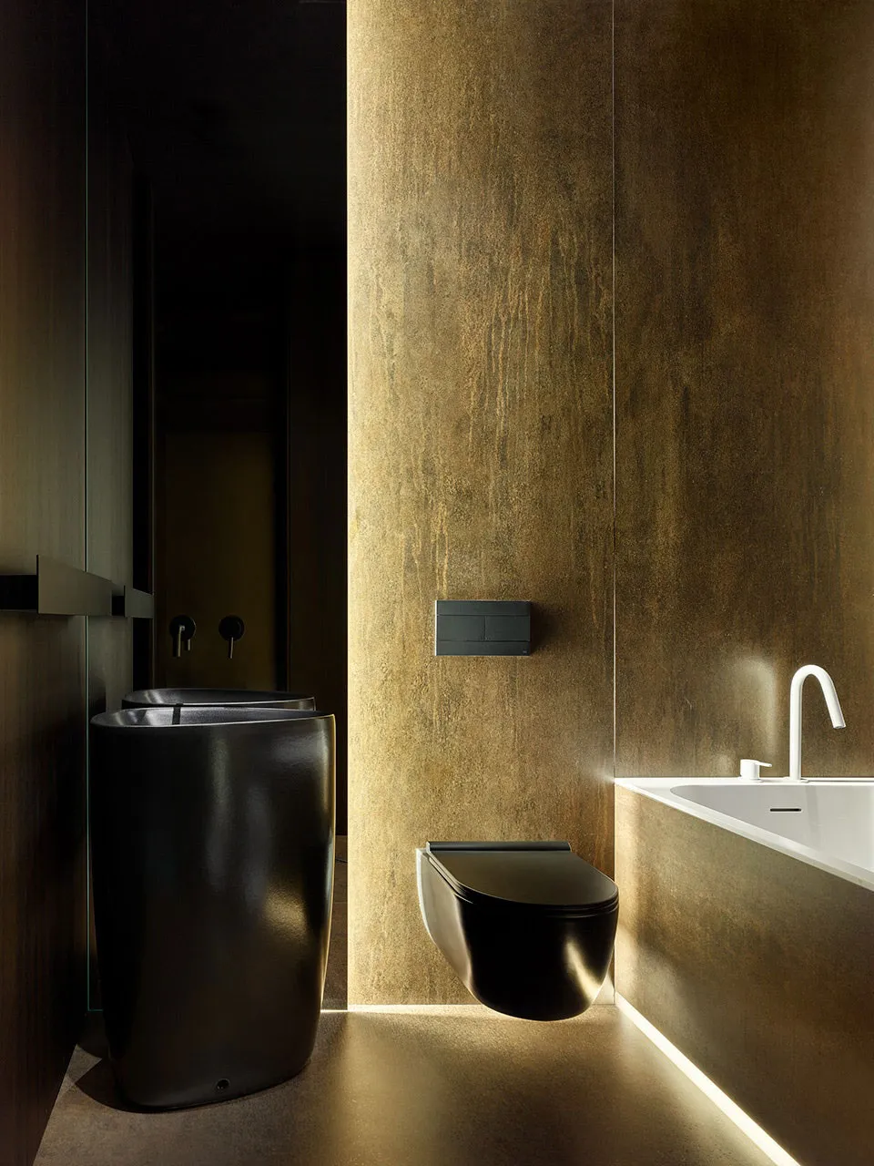 Sala verde y dormitorio rojo: apartamento con tonos intensos para una familia joven en Minsk - Gallery image 15