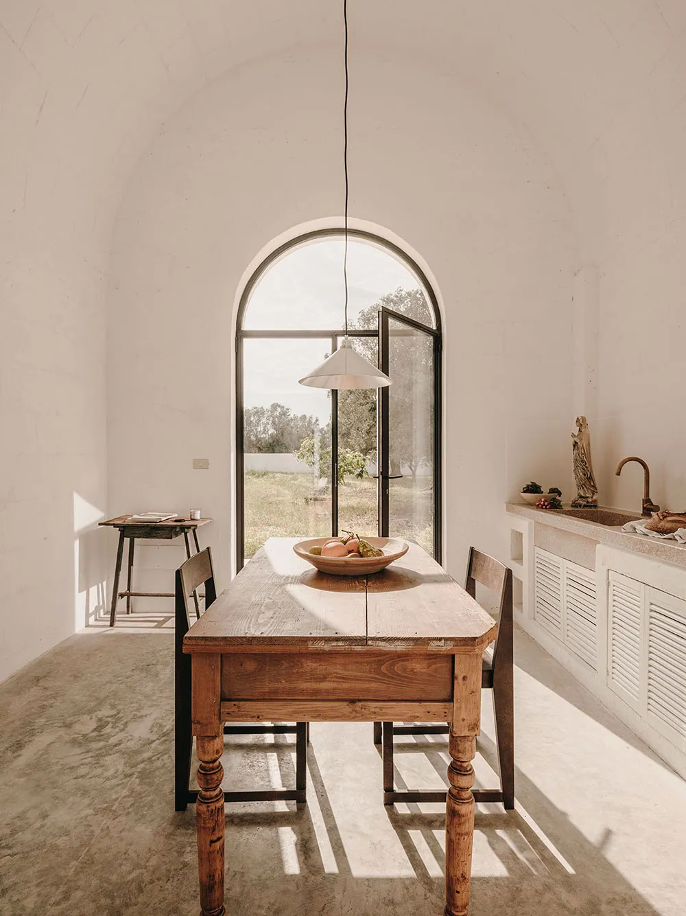 Прості лінії та аскетичний затишок у дизайні курортного будинку в Італії - Gallery image 6