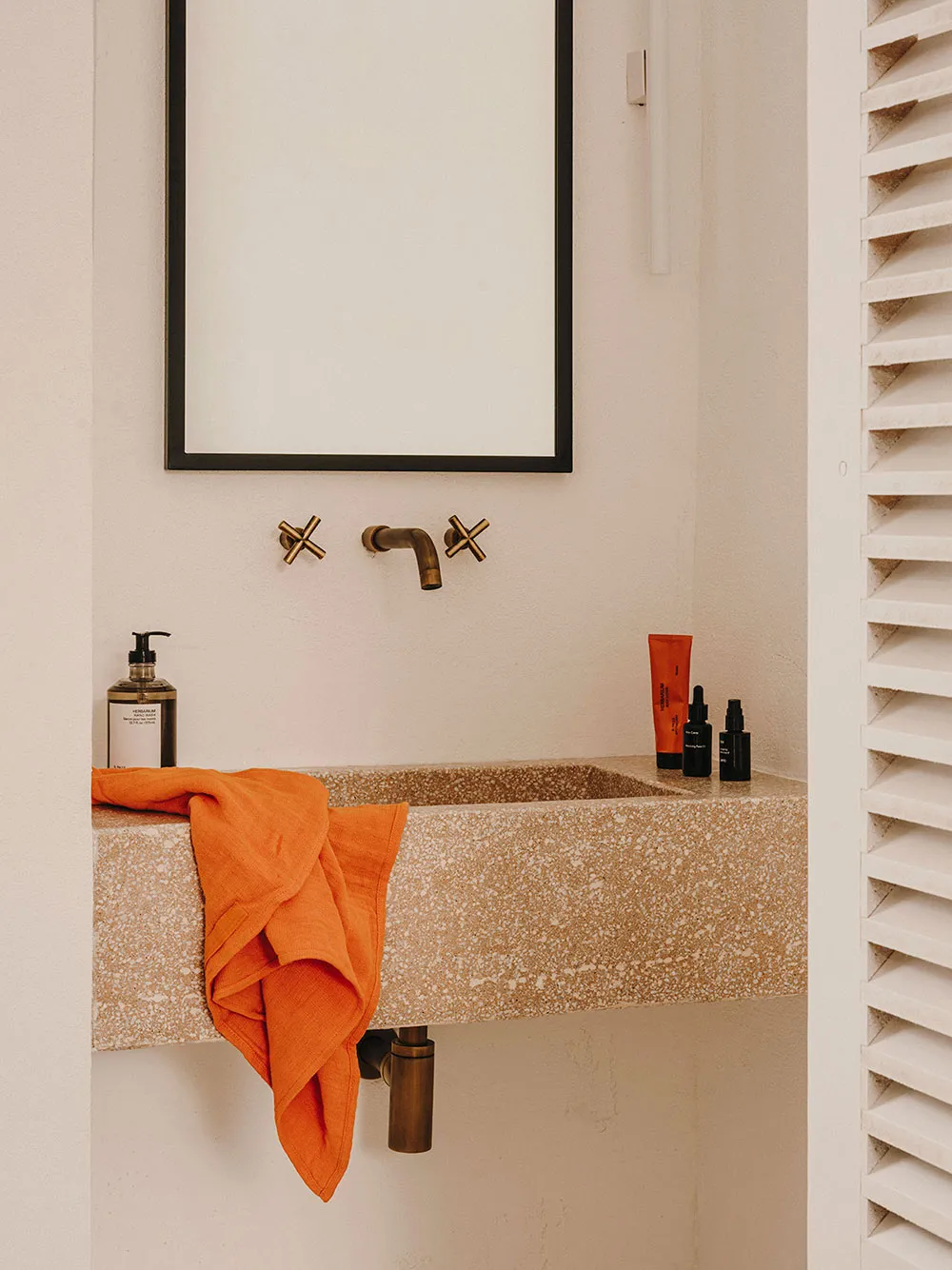 Прості лінії та аскетичний затишок у дизайні курортного будинку в Італії - Gallery image 10