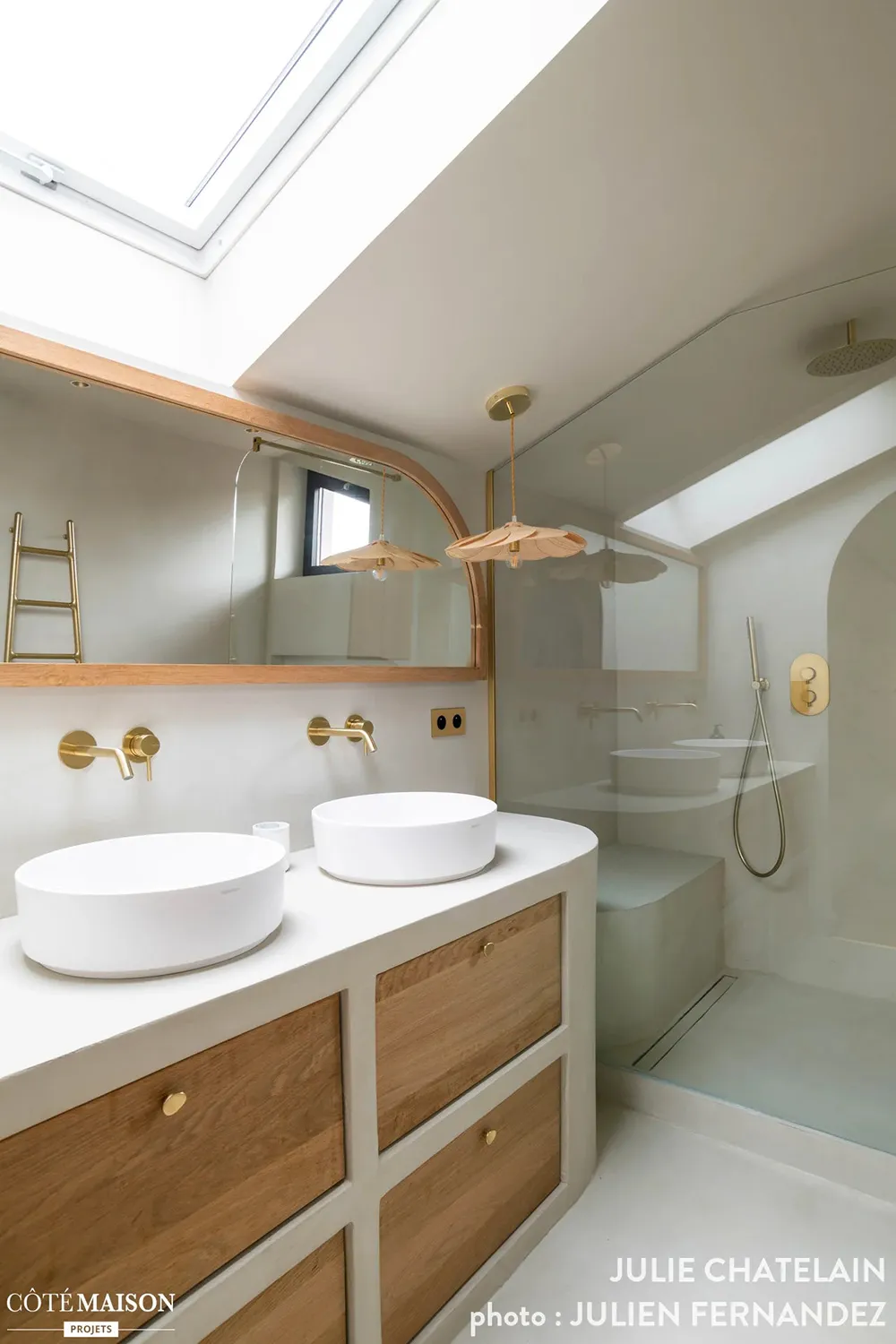 Design élégant dans des tons chauds pour une villa sur la côte atlantique de France - Gallery image 16