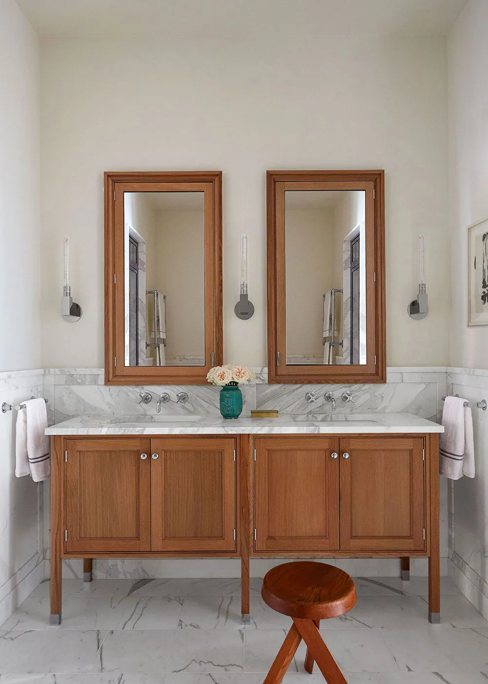 ニューヨークのエレガントでモダンなアパートのインテリアにある木製キッチン - Gallery image 15