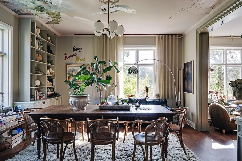 Обильний декор у квартирі в будинку XVIII століття у Гетеборзі - Gallery image 3