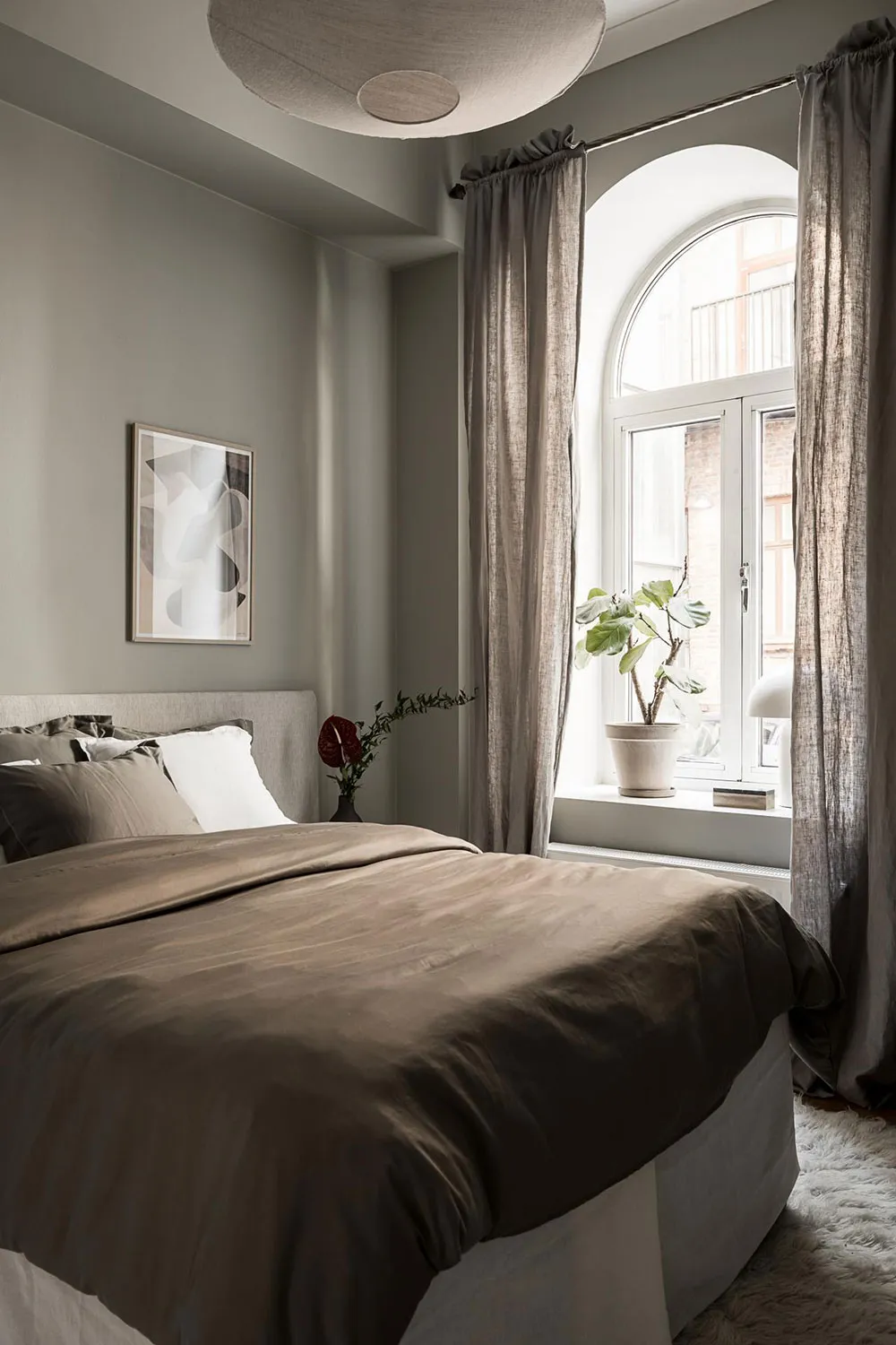 Hermosa unidad escandinava con paredes oscuras y techos altos (77 m²) - Gallery image 19