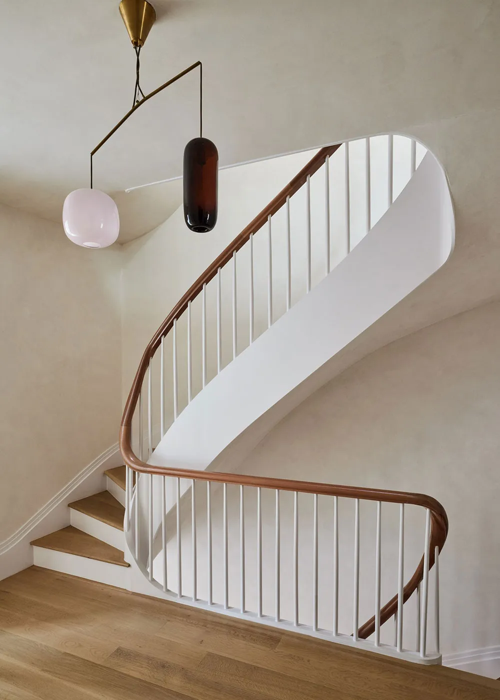 Eleganter Minimalismus mit abgerundeten Ecken: Townhouse in New Jersey - Gallery image 15