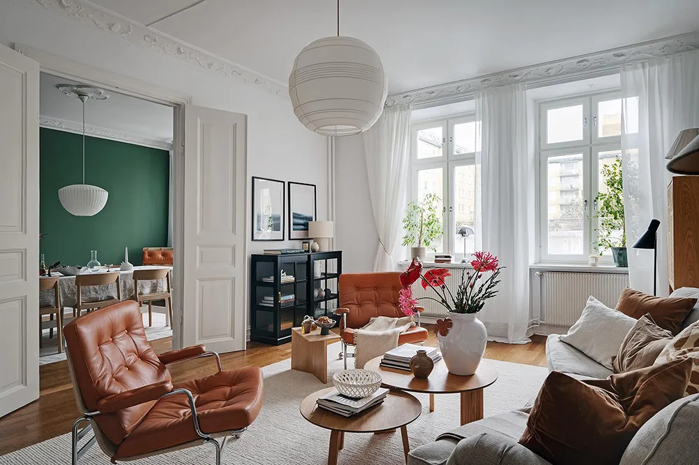Скандинавская квартира с рыжими акцентами и зелёной обеденной - Gallery image 4
