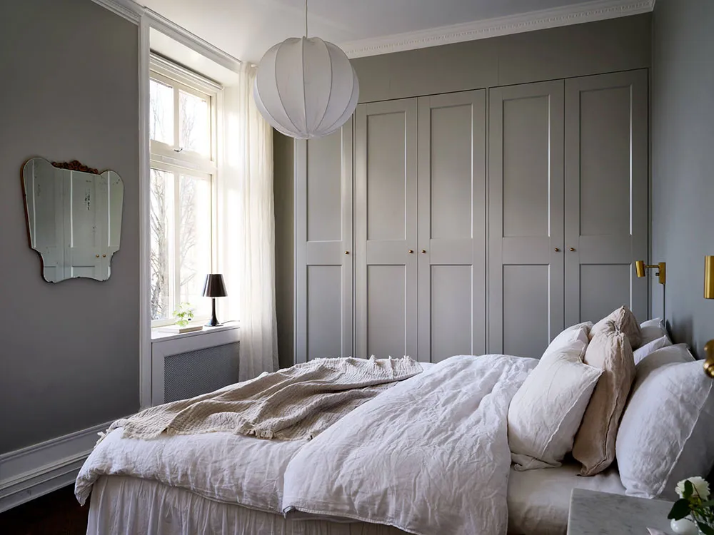 Open Layout and Luxurious Moldings: Characterful Apartment in Gothenburg (76 sqm) - Gallery image 16