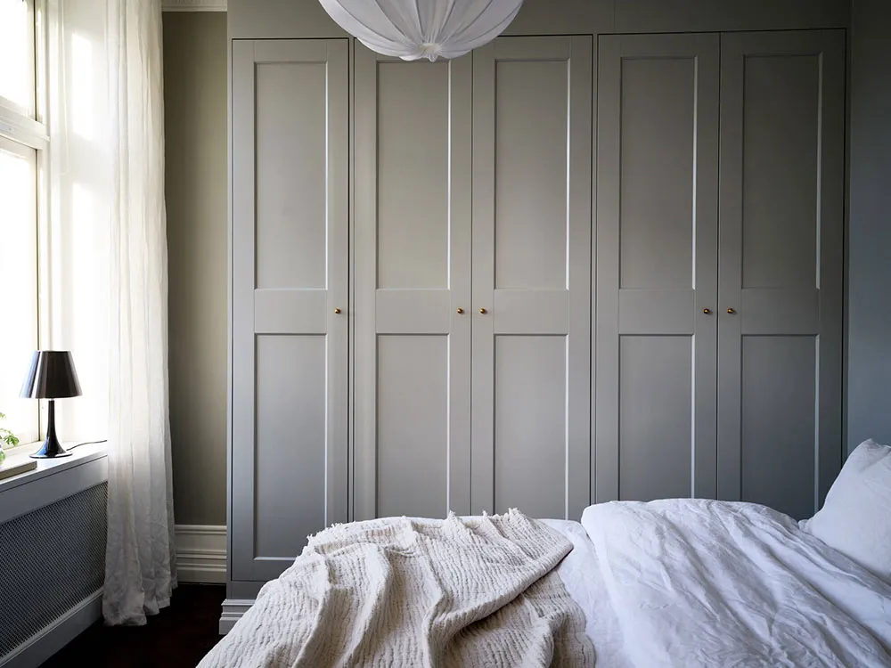 Open Layout and Luxurious Moldings: Characterful Apartment in Gothenburg (76 sqm) - Gallery image 19