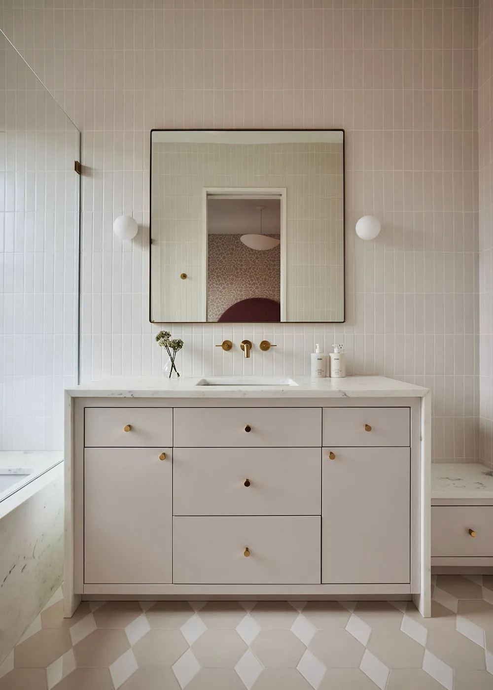 Eleganter Minimalismus mit abgerundeten Ecken: Townhouse in New Jersey - Gallery image 16