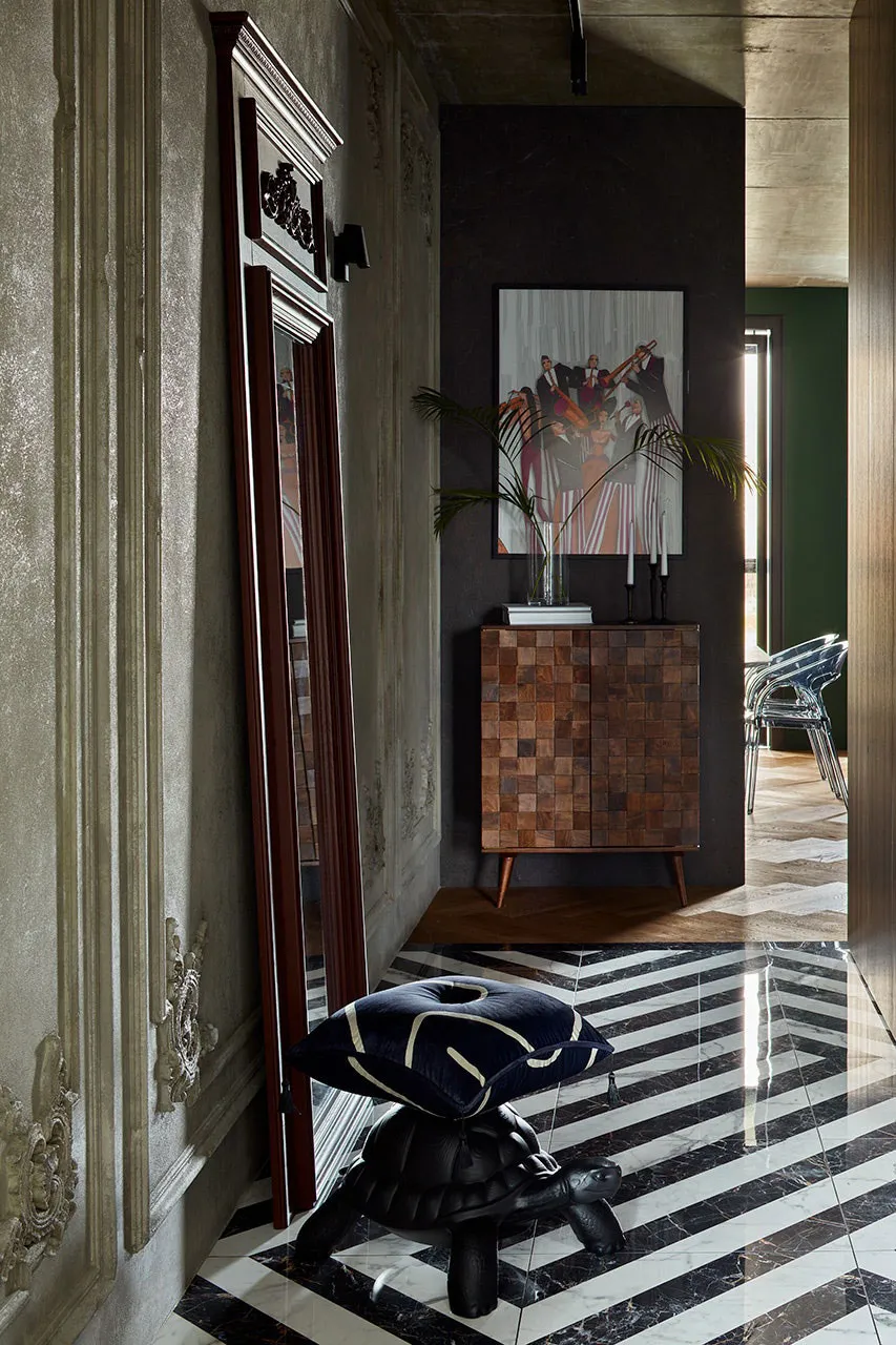 Sala verde y dormitorio rojo: apartamento con tonos intensos para una familia joven en Minsk - Gallery image 8