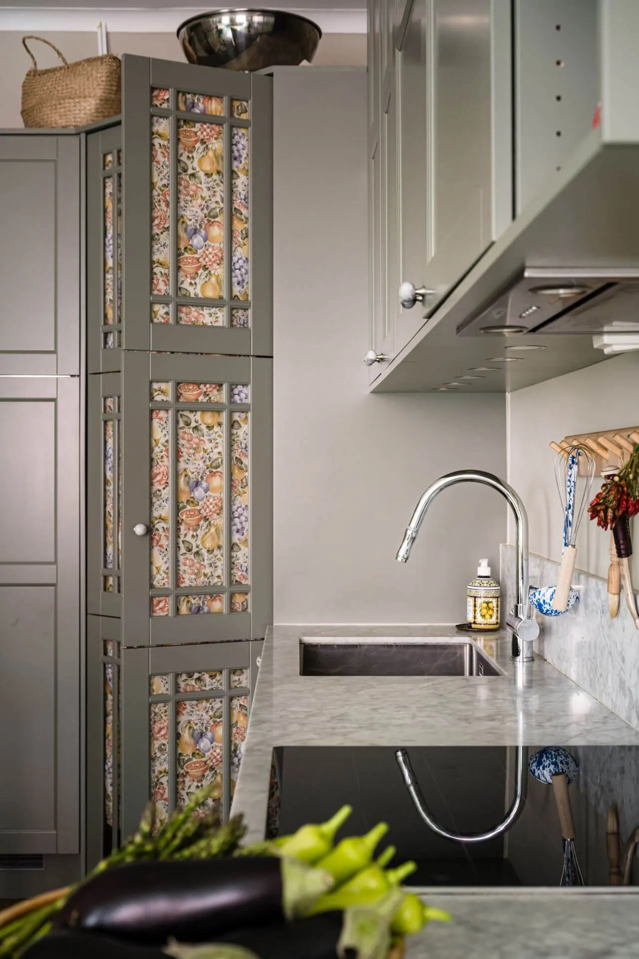 Cozy Scandinavian Interior with Large Library (98 sq. m) - Gallery image 11