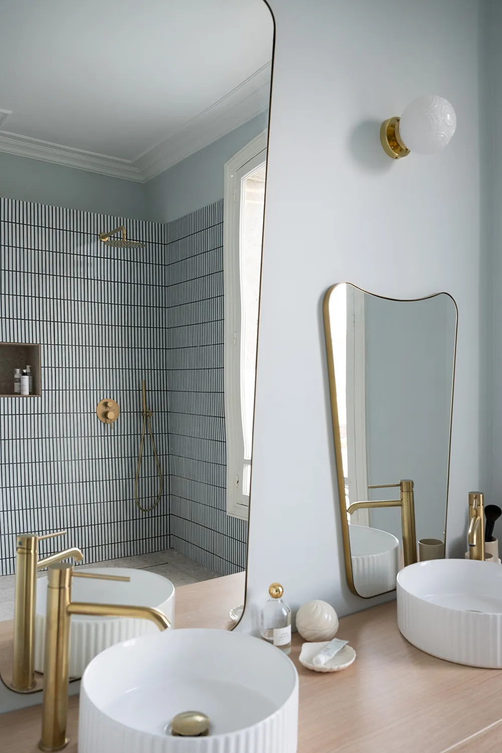 Светлое обновление старинного семейного дома в пригороде Парижа - Gallery image 17