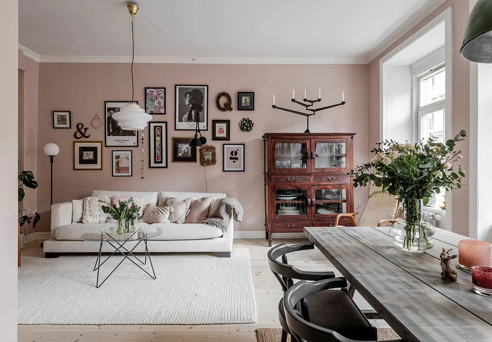 Różowe ściany i wintageowa witrażówka: uroczy mieszkanie w Szwecji (60 m²) - Gallery image 6