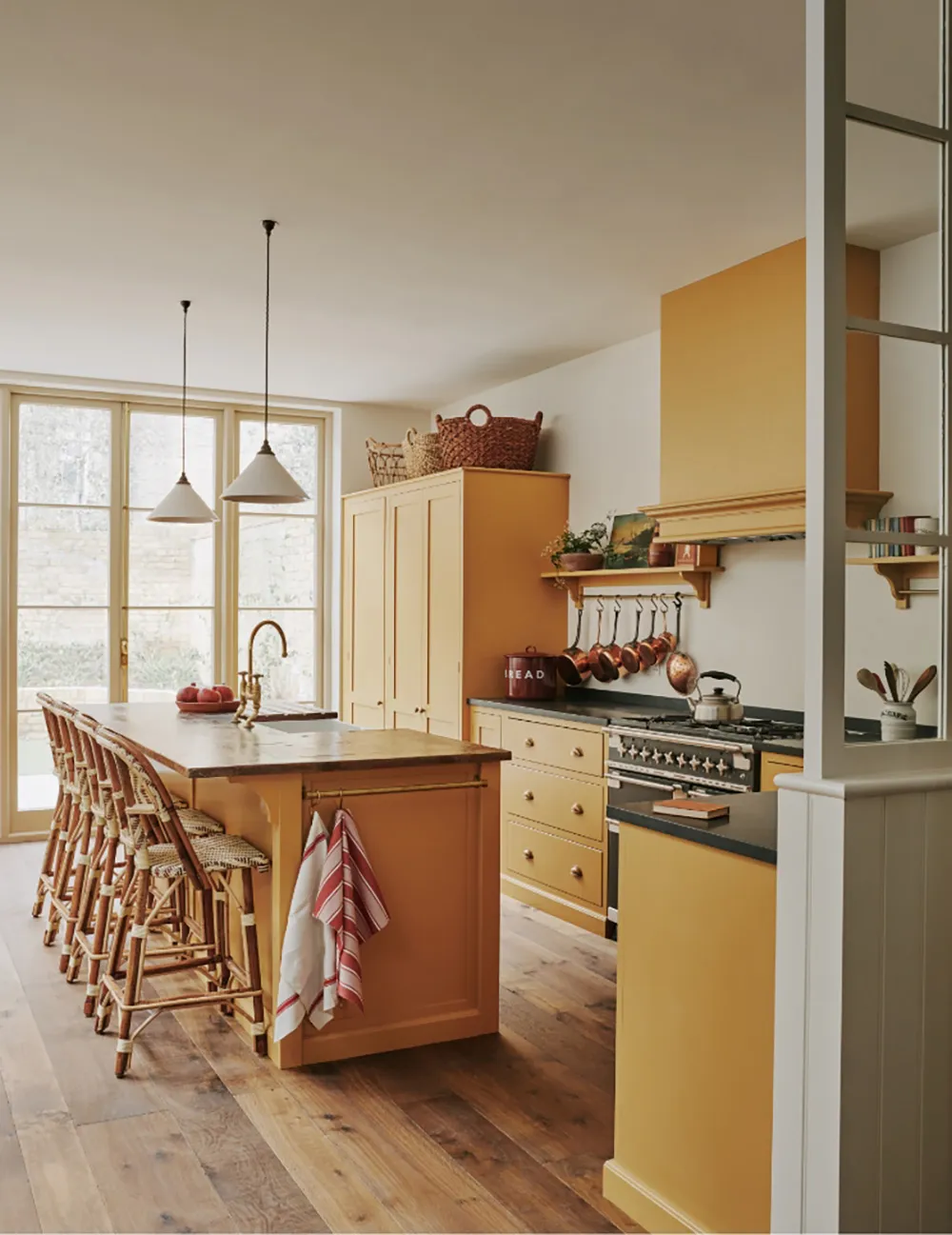 Игривое настроение в дизайне семейного дома в Лондоне - Gallery image 7