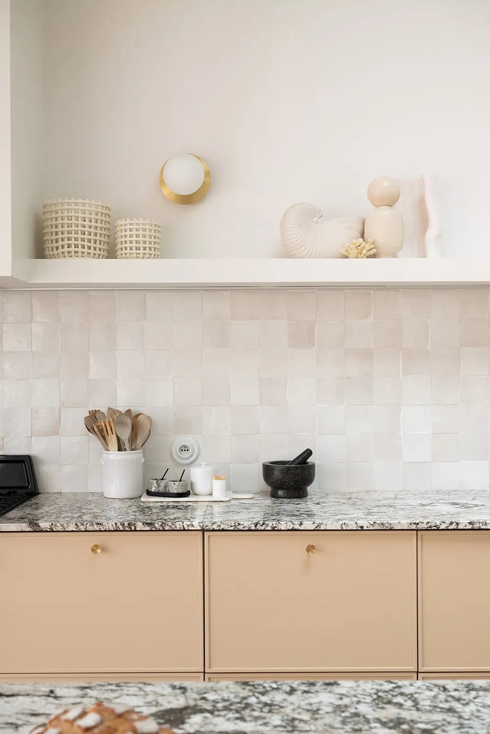 Светлое обновление старинного семейного дома в пригороде Парижа - Gallery image 5