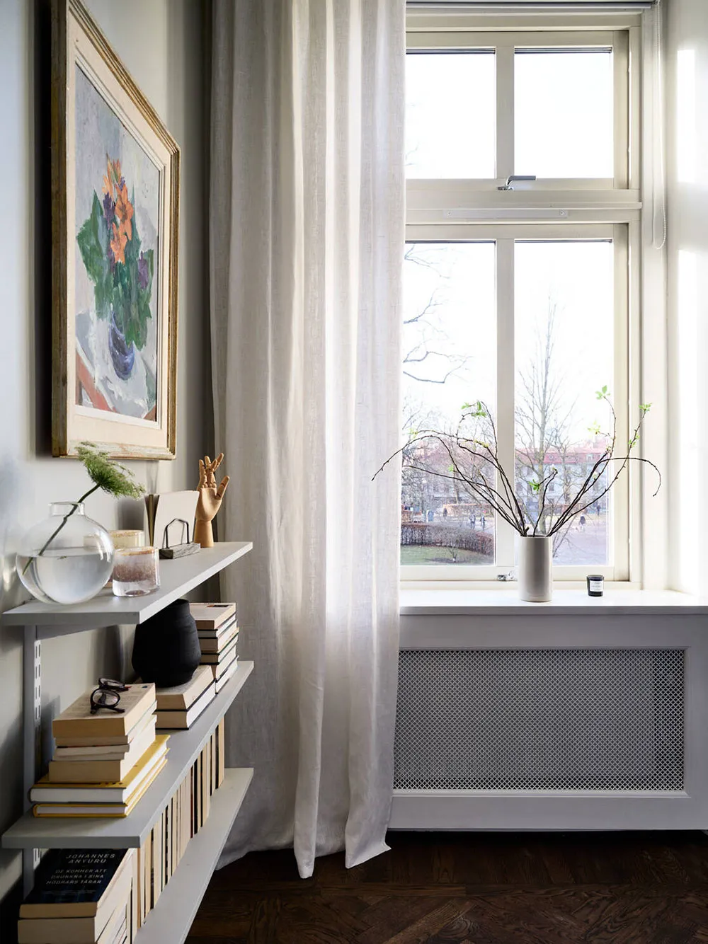 Open Layout and Luxurious Moldings: Characterful Apartment in Gothenburg (76 sqm) - Gallery image 18