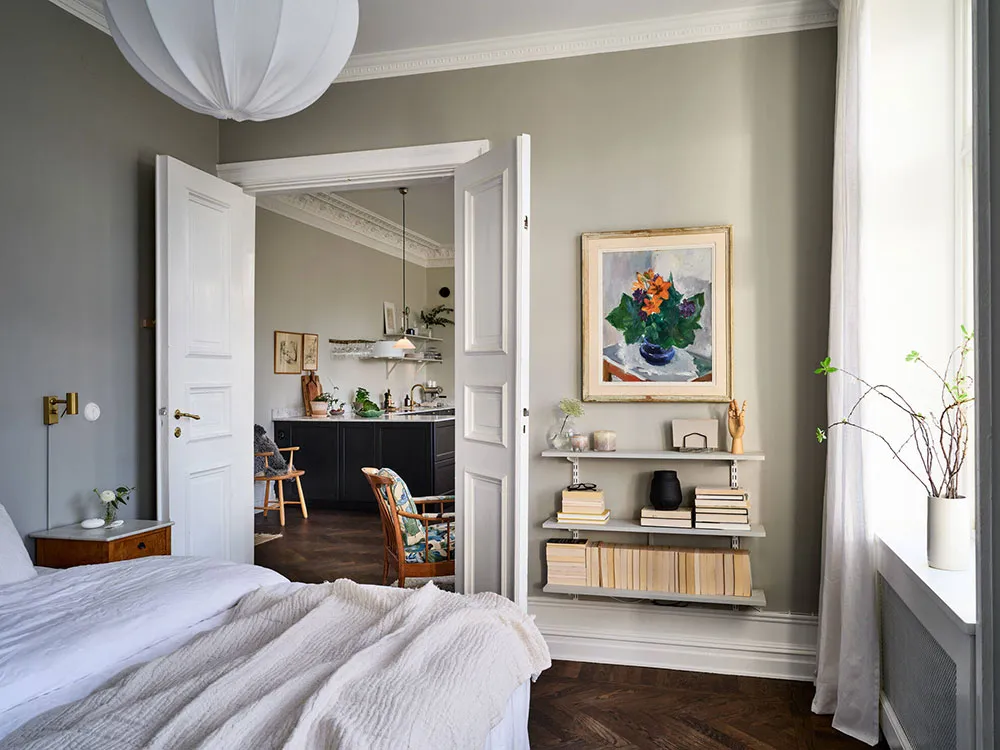 Open Layout and Luxurious Moldings: Characterful Apartment in Gothenburg (76 sqm) - Gallery image 21