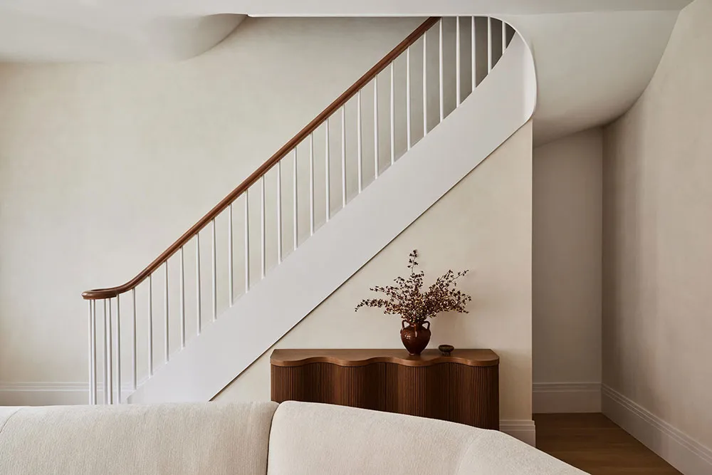 Eleganter Minimalismus mit abgerundeten Ecken: Townhouse in New Jersey - Gallery image 7