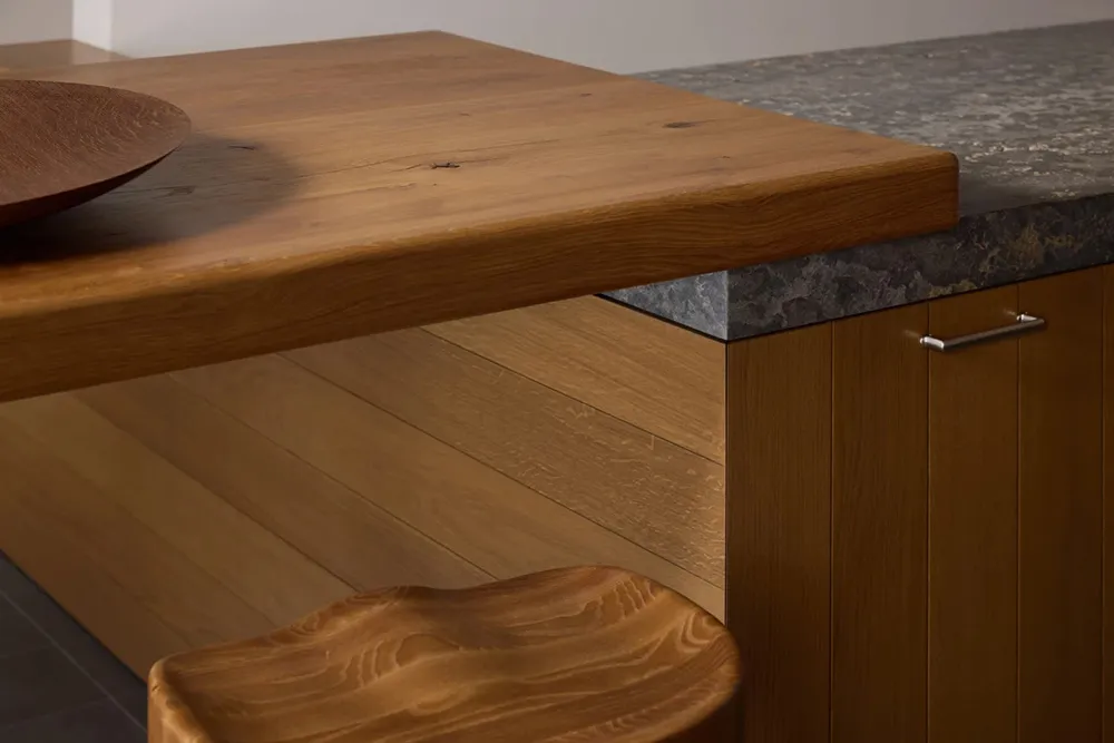 Intérieur minimaliste chaleureux d'un town-house moderne en Belgique - Gallery image 8