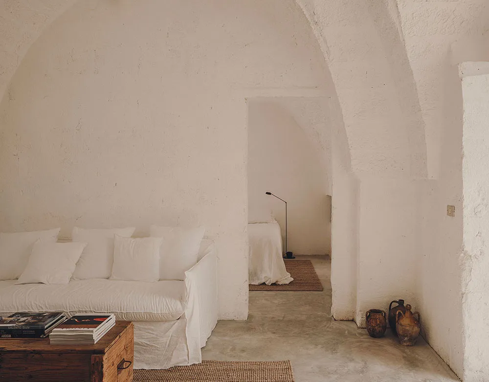 Прості лінії та аскетичний затишок у дизайні курортного будинку в Італії - Gallery image 17