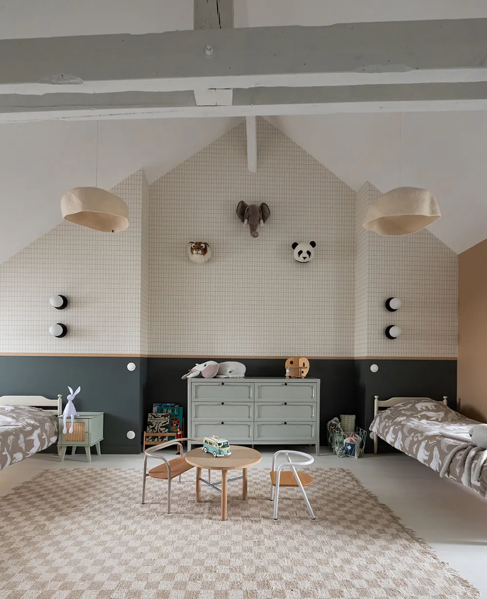 Светлое обновление старинного семейного дома в пригороде Парижа - Gallery image 19