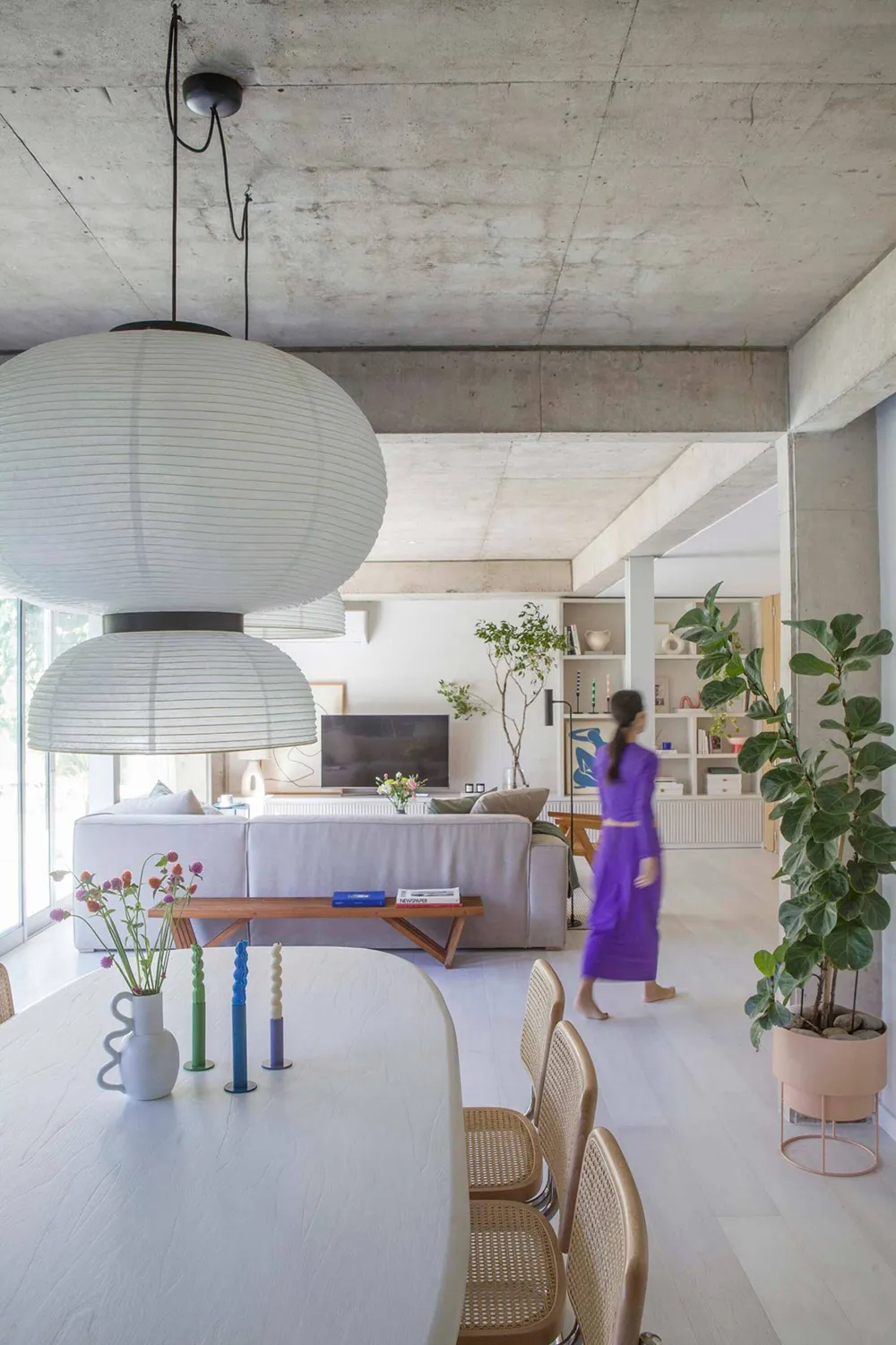 Beton und gemütlicher Minimalismus: Wohnung mit Garten in Argentinien - Gallery image 1