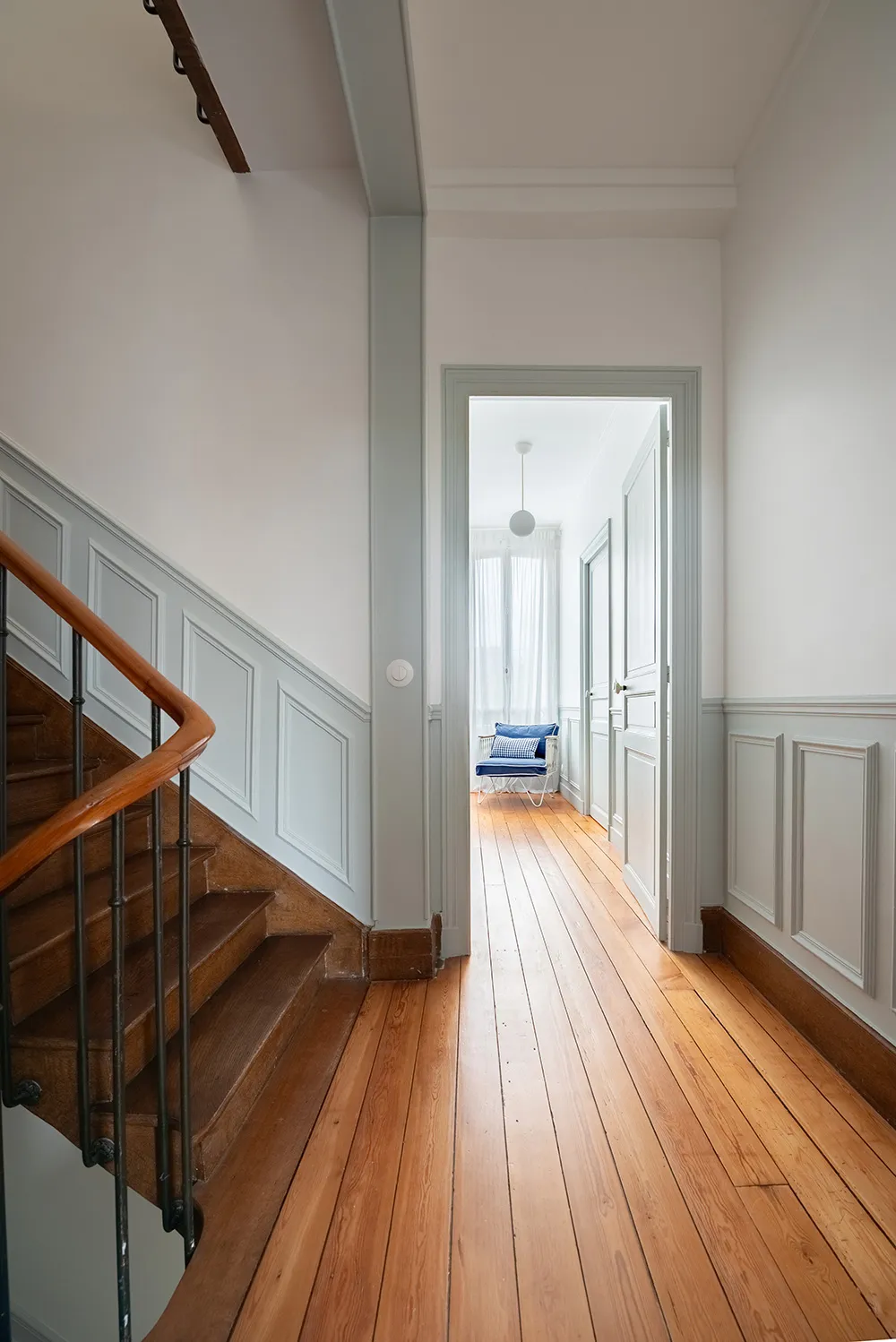 Светлое обновление старинного семейного дома в пригороде Парижа - Gallery image 11