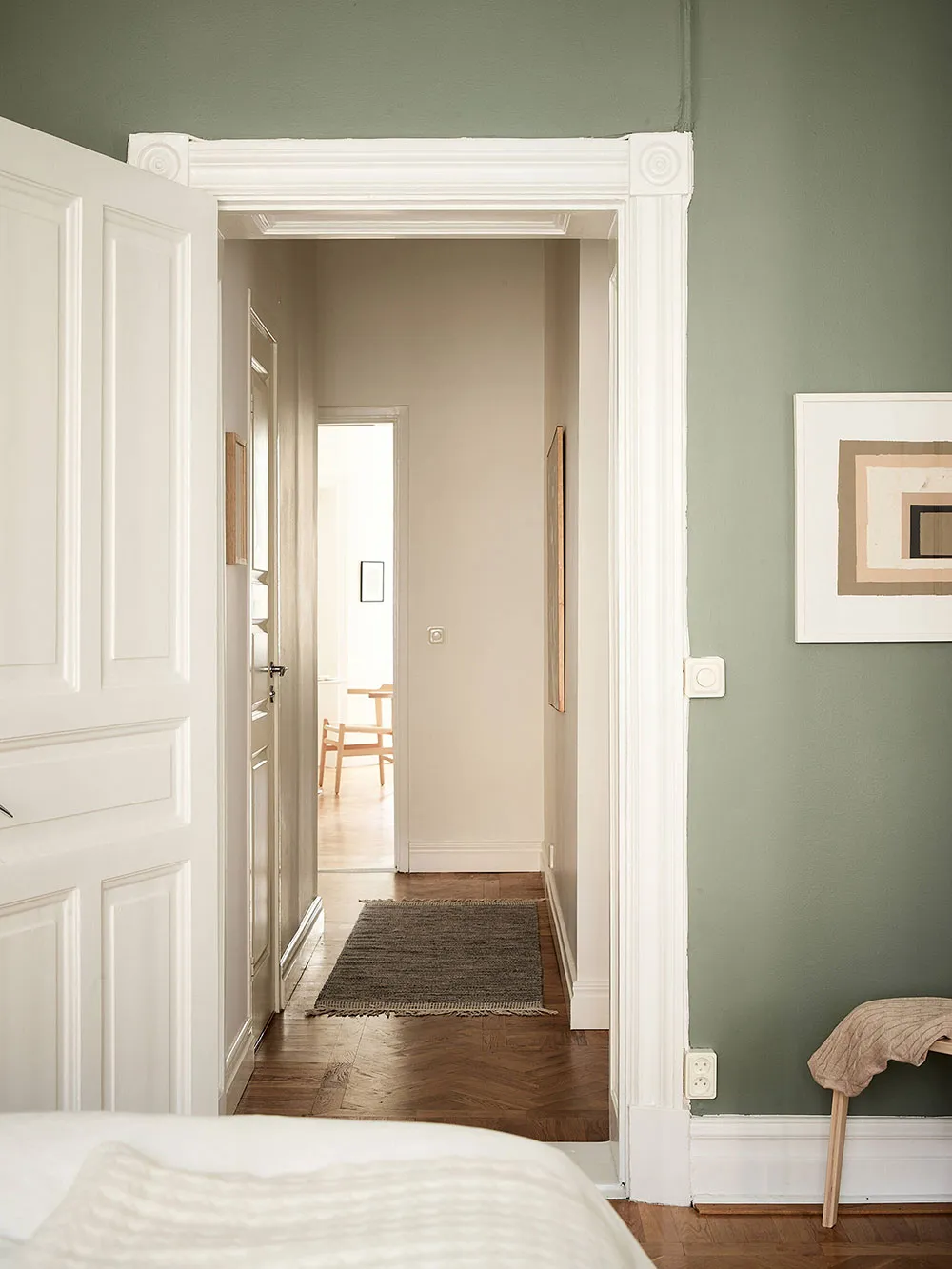 Warm and Gentle Scandinavian Interior with Small Means (87 sq. m) - Gallery image 8