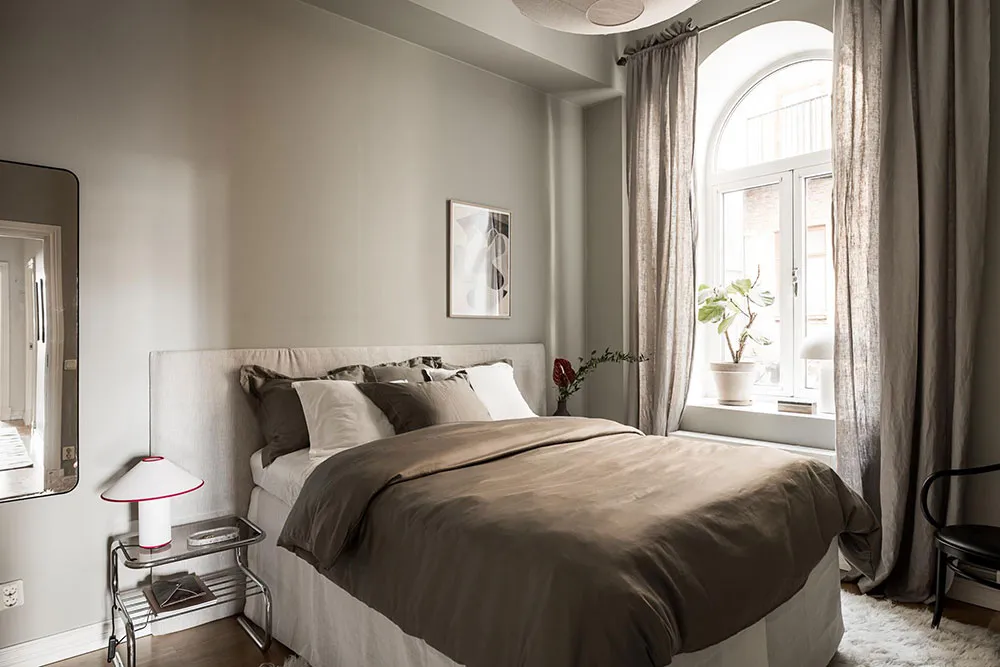 Hermosa unidad escandinava con paredes oscuras y techos altos (77 m²) - Gallery image 20