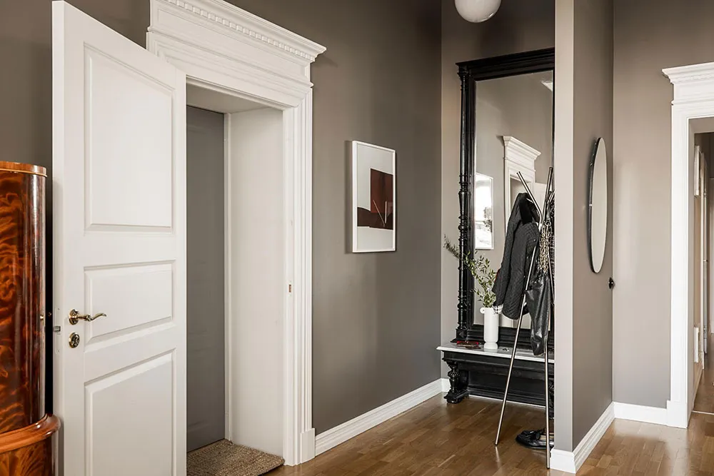 Hermosa unidad escandinava con paredes oscuras y techos altos (77 m²) - Gallery image 8