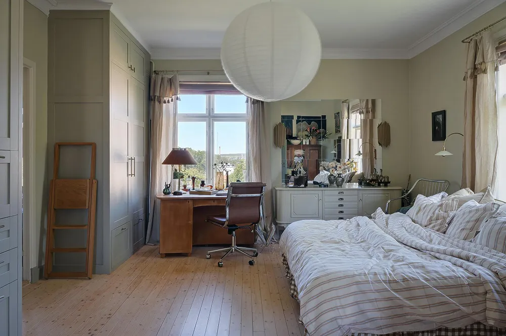 Обильний декор у квартирі в будинку XVIII століття у Гетеборзі - Gallery image 16