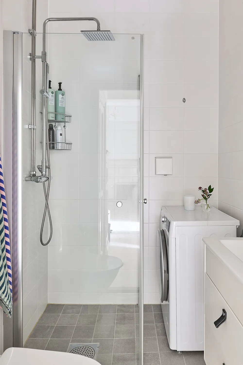 Компактная трехкомнатная квартира в Швеции в монохромных тонах (65 кв. м) - Gallery image 22