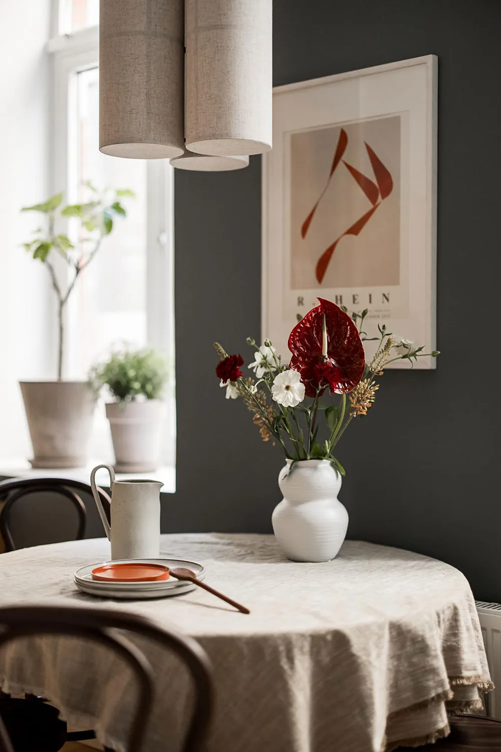 Hermosa unidad escandinava con paredes oscuras y techos altos (77 m²) - Gallery image 16