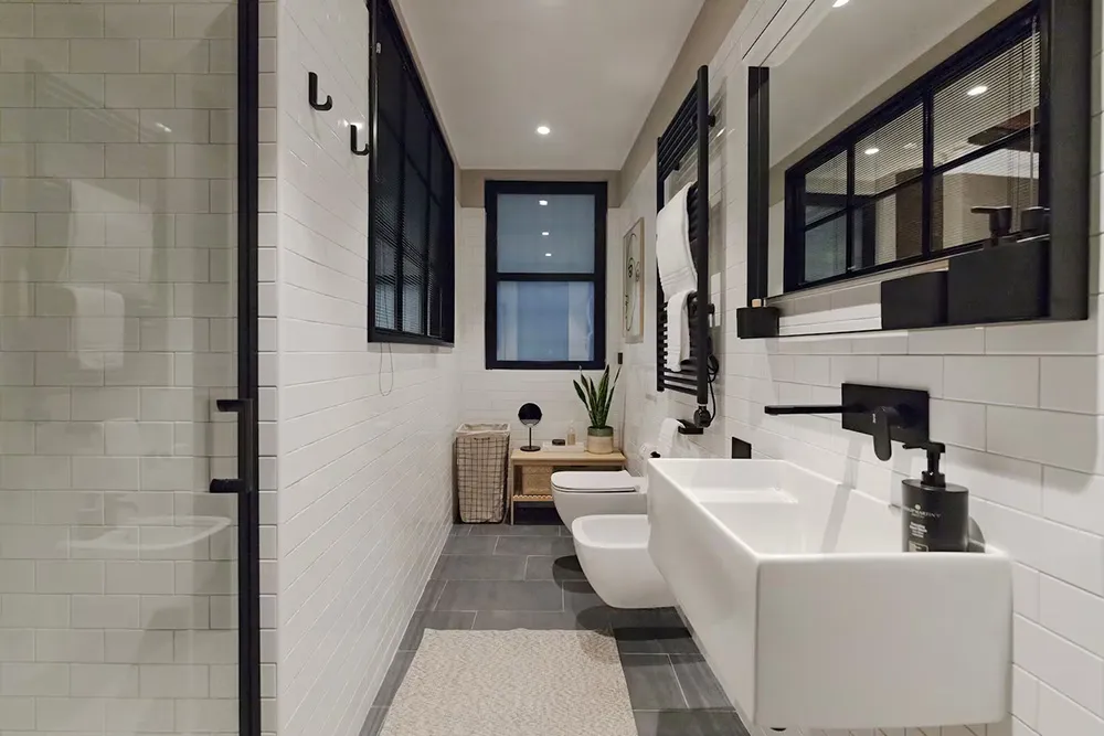 ईंट की मेहराब एवं स्तंभ: मिलान में 12वीं शताब्दी की इमारत में स्थित एक अद्भुत अपार्टमेंट - Gallery image 20