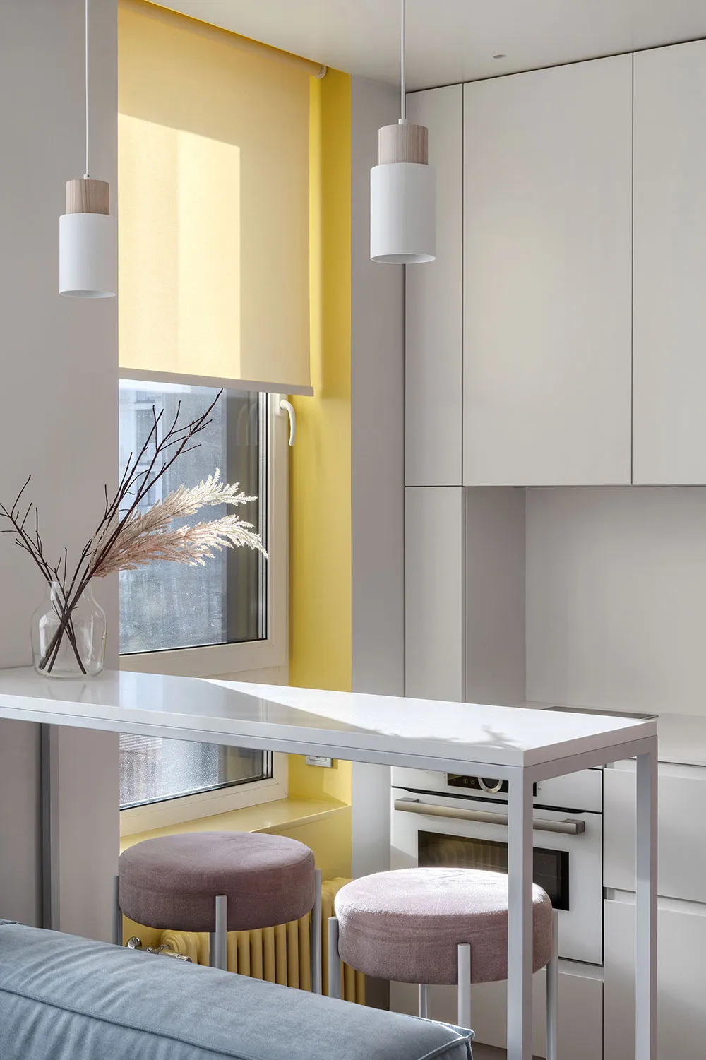 Rose, bleu, jaune : petite appartement à Kiev avec des accents pastel (32 m²) - Gallery image 5