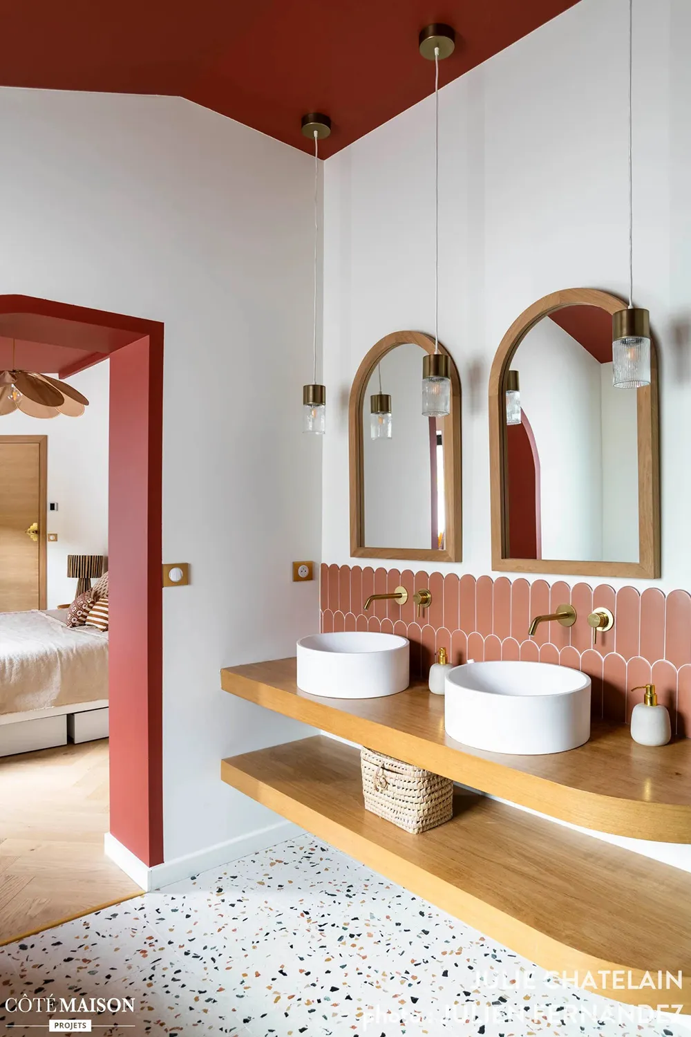 Design élégant dans des tons chauds pour une villa sur la côte atlantique de France - Gallery image 24