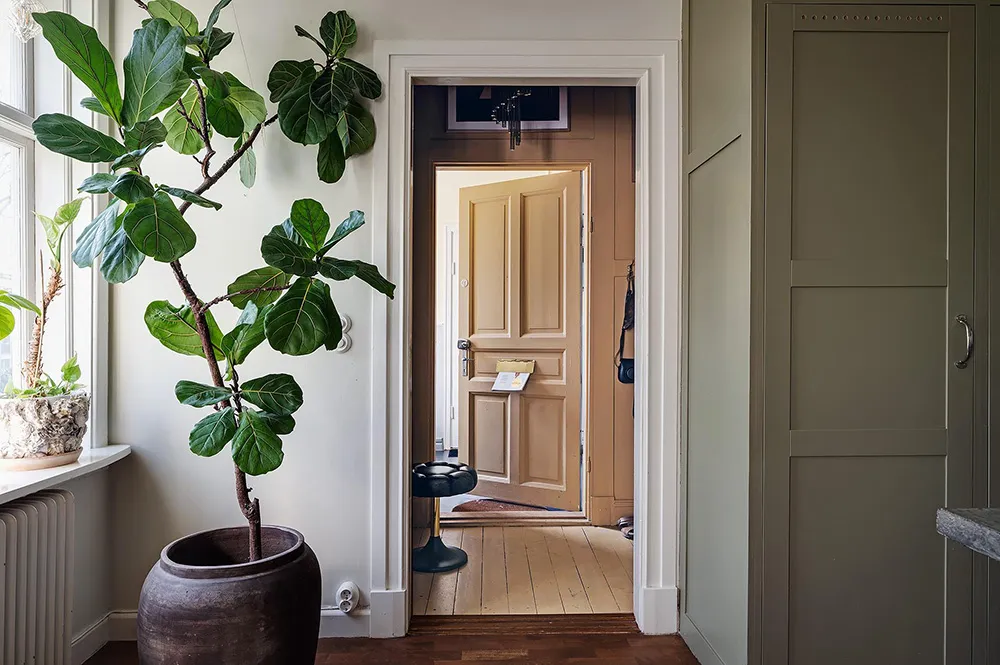 Обильний декор у квартирі в будинку XVIII століття у Гетеборзі - Gallery image 23