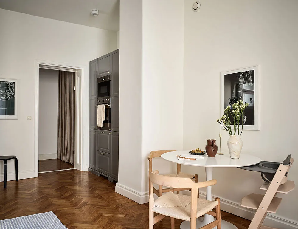 Warm and Gentle Scandinavian Interior with Small Means (87 sq. m) - Gallery image 15