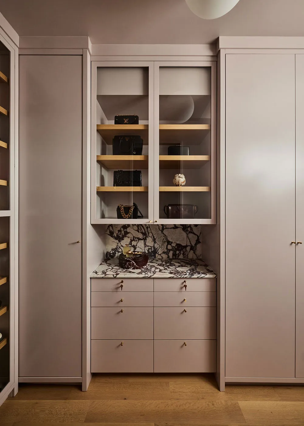 Eleganter Minimalismus mit abgerundeten Ecken: Townhouse in New Jersey - Gallery image 14