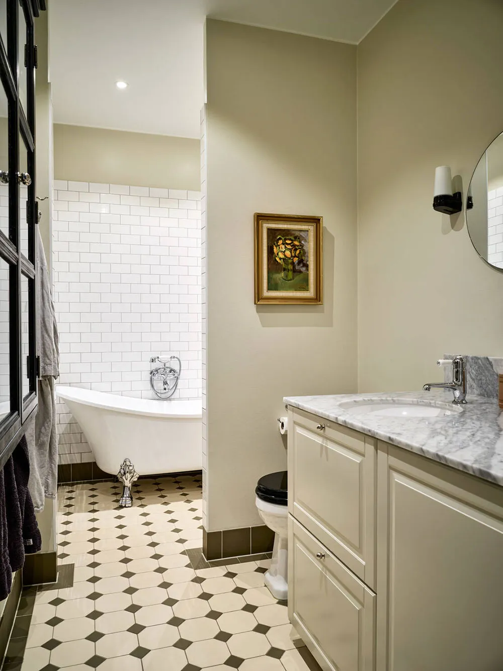 Open Layout and Luxurious Moldings: Characterful Apartment in Gothenburg (76 sqm) - Gallery image 23