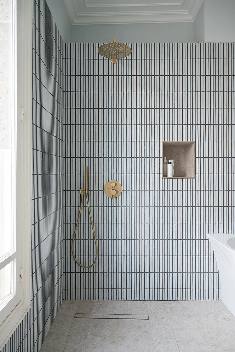 Светлое обновление старинного семейного дома в пригороде Парижа - Gallery image 15