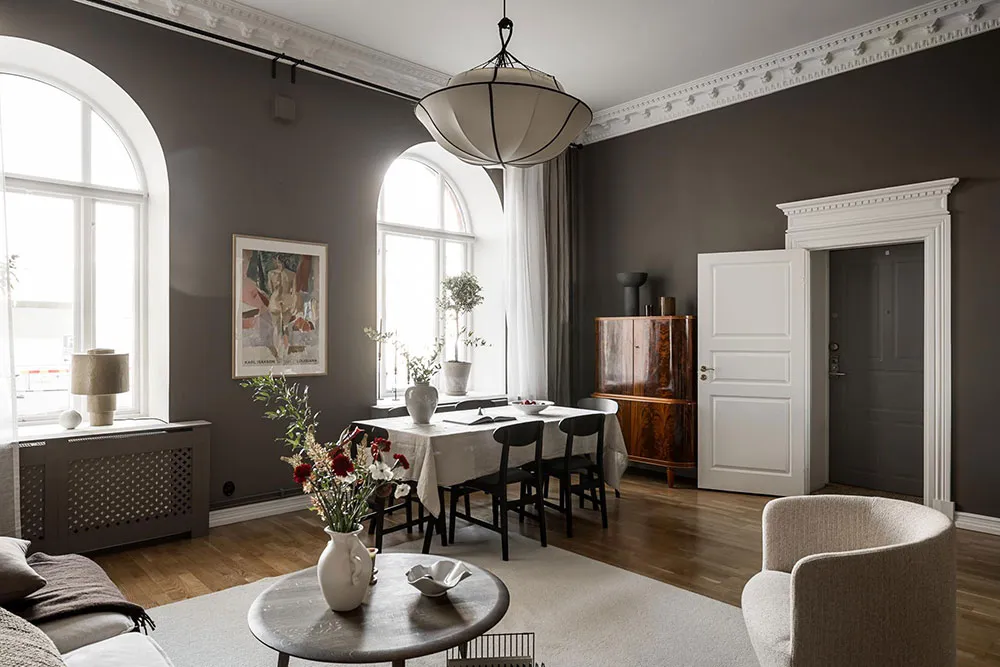 Hermosa unidad escandinava con paredes oscuras y techos altos (77 m²) - Gallery image 4