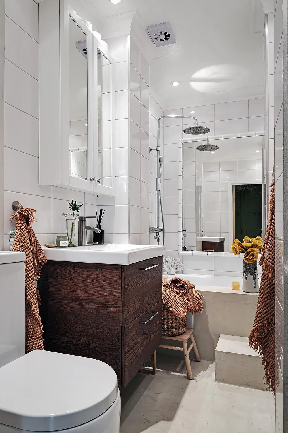 Обильний декор у квартирі в будинку XVIII століття у Гетеборзі - Gallery image 25