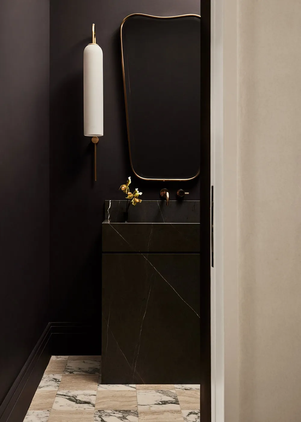 Eleganter Minimalismus mit abgerundeten Ecken: Townhouse in New Jersey - Gallery image 8