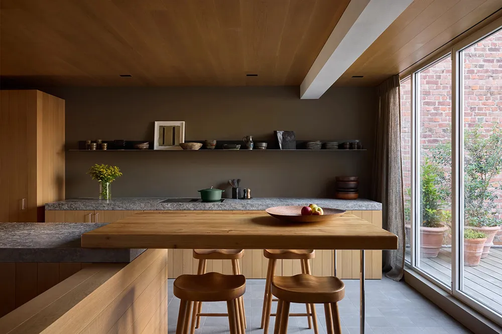 Intérieur minimaliste chaleureux d'un town-house moderne en Belgique - Gallery image 7