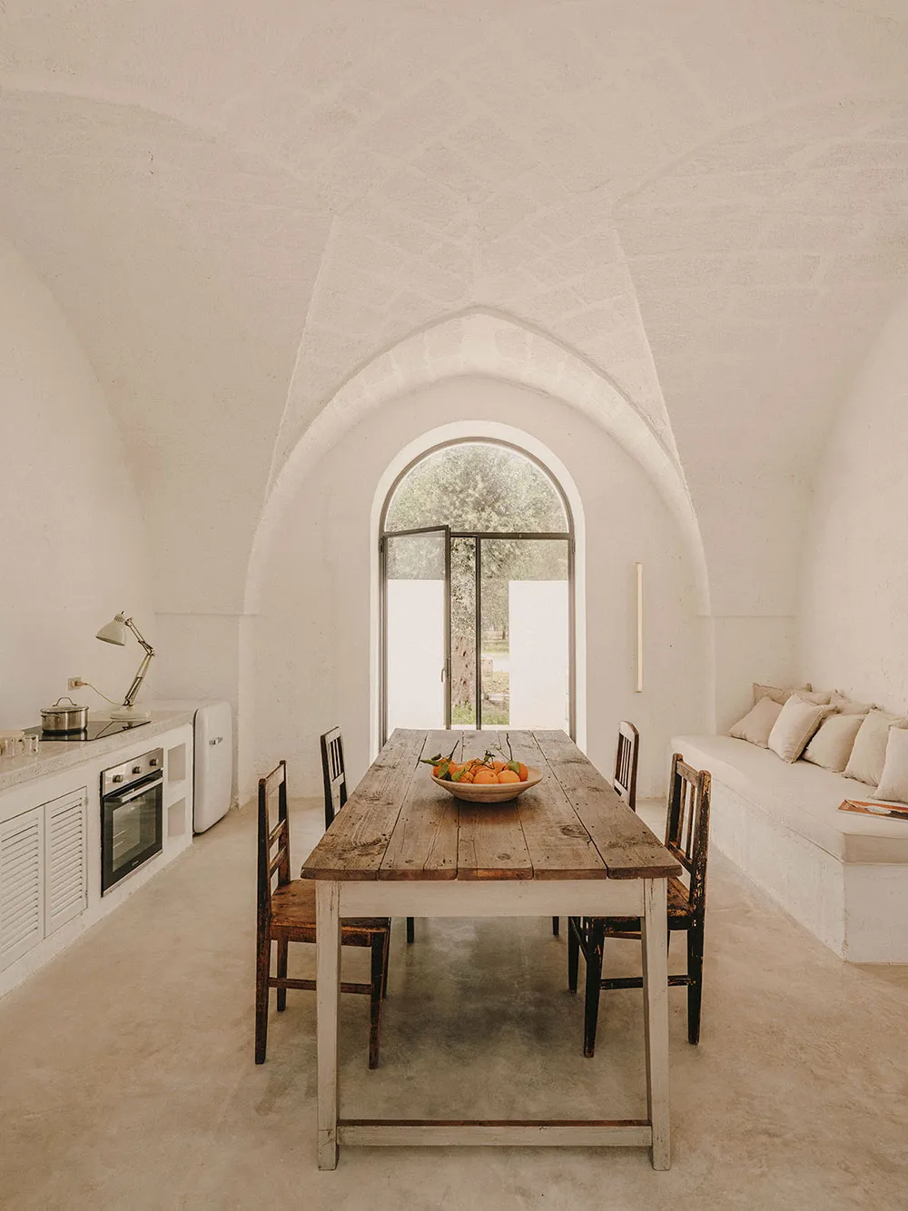 Прості лінії та аскетичний затишок у дизайні курортного будинку в Італії - Gallery image 13