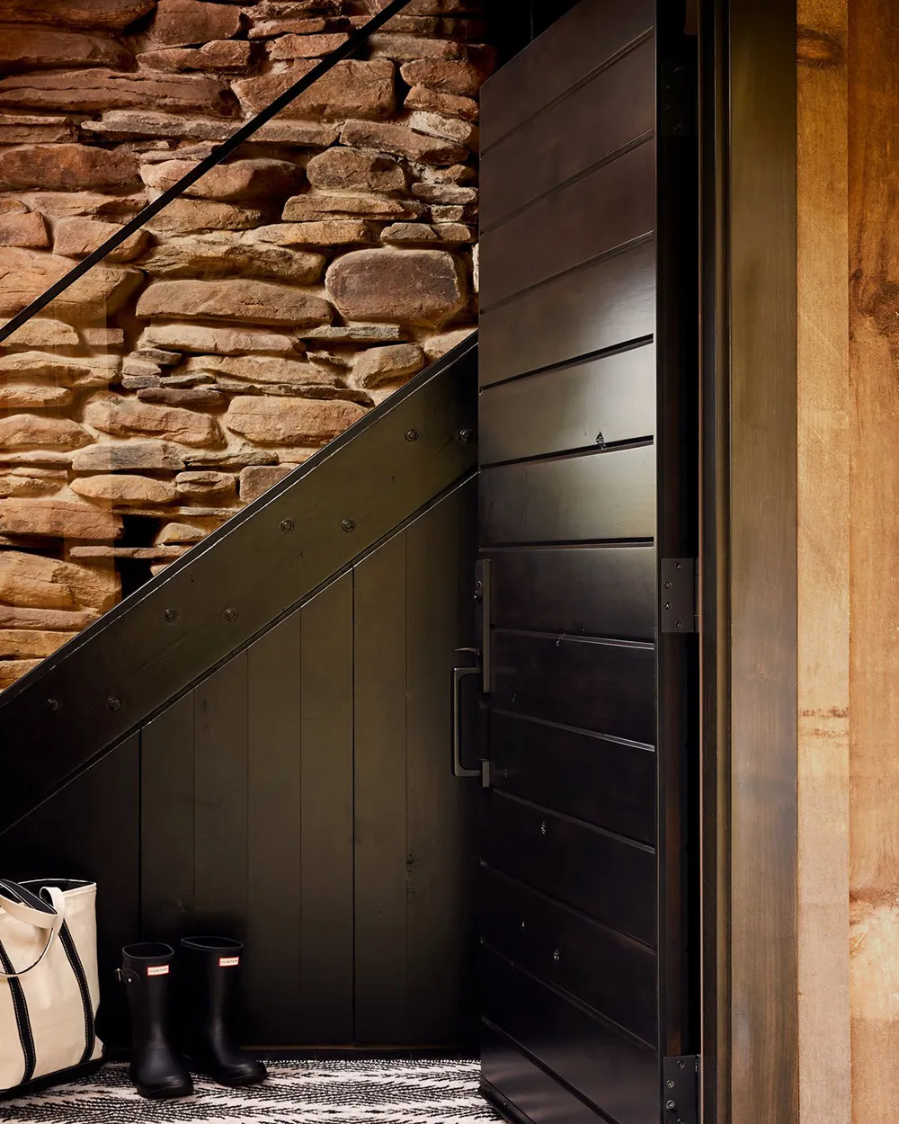 Intérieurs chaleureux d'un cottage inhabituel des années 1970 dans l'État de New York - Gallery image 10